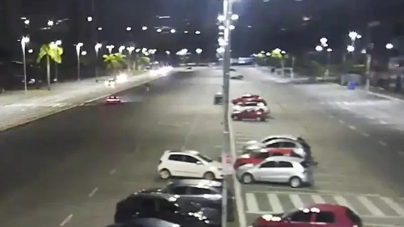 Cantor MC Tuto foi preso em flagrante após o acidente (Foto: Reprodução/Vídeo de câmera de segurança obtida pela CNN)