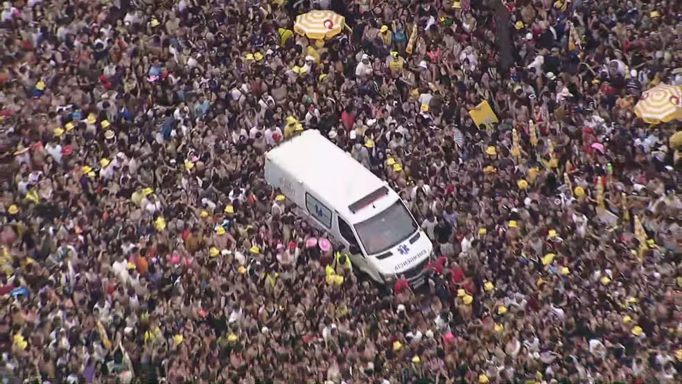 Superlotação em bloco com Calvin Harris gera tumulto no Carnaval de SP