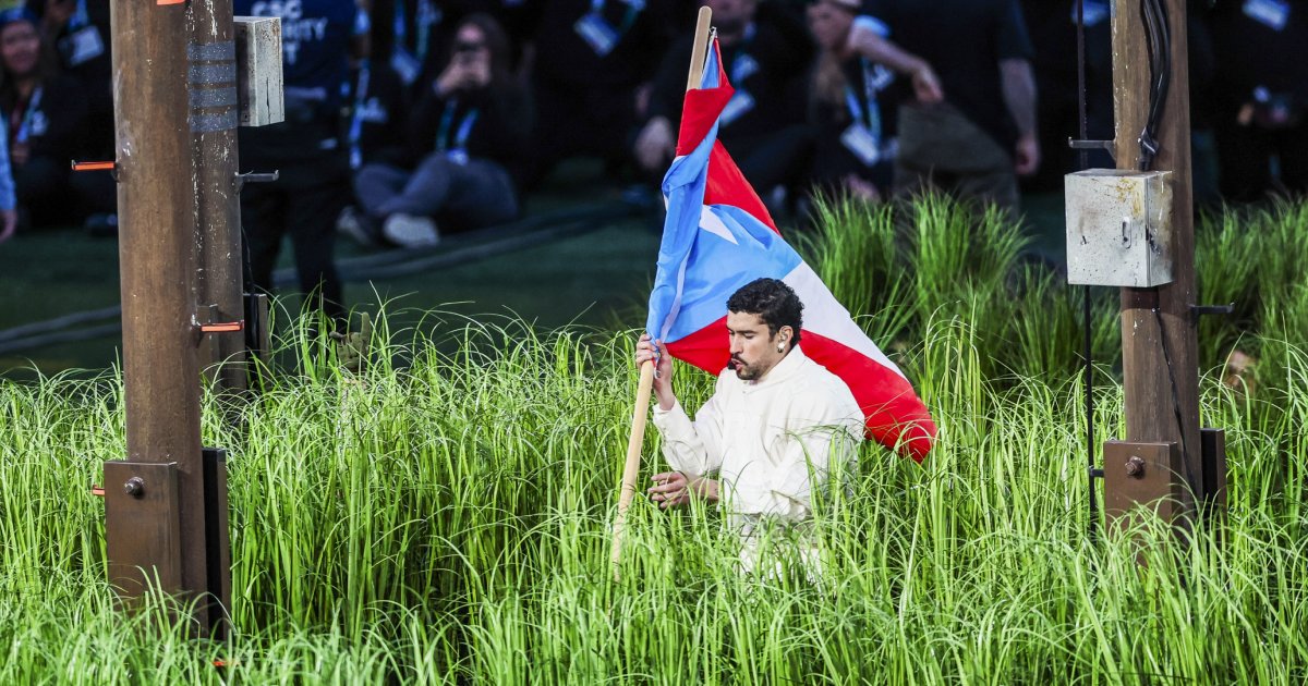 Repercussão do show de Bad Bunny no Super Bowl mobiliza debates políticos e culturais