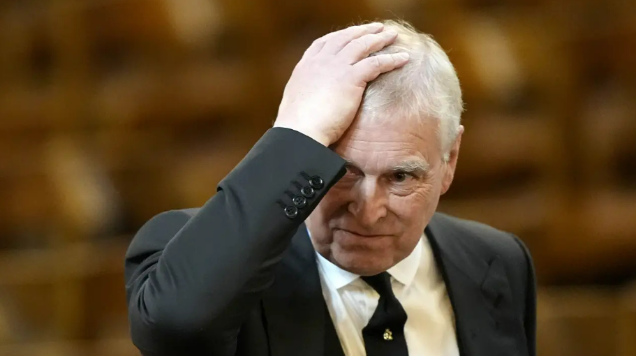 Ex-príncipe Andrew é preso e caso reacende crise na monarquia britânica